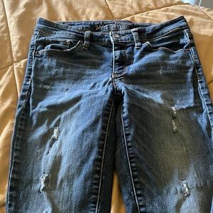 Pants/jeans with little holes.